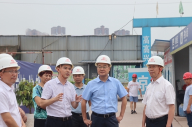 集團(tuán)公司董事長鄧華帶隊(duì)前往內(nèi)江市、隆昌市考察紡織、糧食儲運(yùn)、撬裝加油等項(xiàng)目