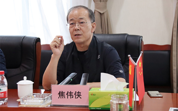 四川省委省政府決策咨詢委員會、西財(cái)智庫領(lǐng)導(dǎo)專家蒞臨四川棉麻集團(tuán)指導(dǎo)工作