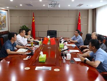 鄧華會(huì)見(jiàn)四川大學(xué)教授葉光斗、巨石集團(tuán)成都有限公司執(zhí)行董事、總經(jīng)理陳杰等一行