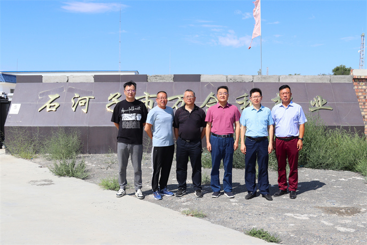 省供銷社黨組副書(shū)記、監(jiān)事會(huì)主任張強(qiáng)調(diào)研集團(tuán)公司在疆合作企業(yè)