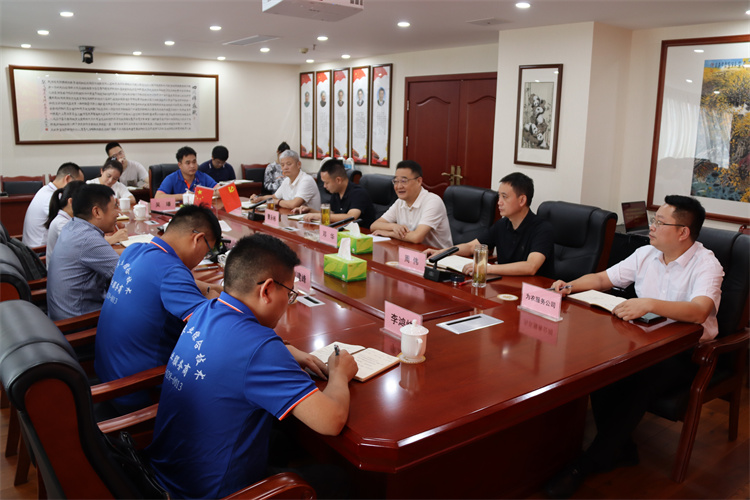 鄧華會(huì)見蒙牛集團(tuán)常溫營(yíng)銷中心、成都天杰有機(jī)農(nóng)業(yè)發(fā)展有限公司相關(guān)負(fù)責(zé)人一行