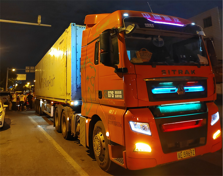 今年首單！四川供銷(xiāo)果蔬產(chǎn)業(yè)發(fā)展有限公司順利完成54噸進(jìn)口榴蓮業(yè)務(wù)