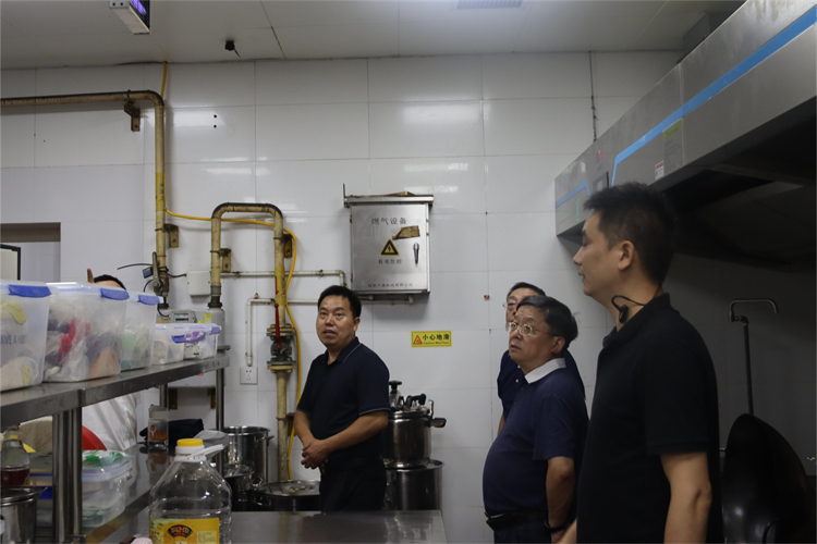 省供銷社黨組成員、理事會(huì)副主任向偉益帶隊(duì)檢查指導(dǎo)棉麻集團(tuán)安全生產(chǎn)工作