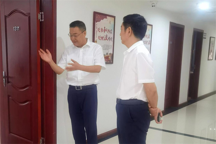 省供銷社黨組成員、機(jī)關(guān)黨委書記李先明帶隊(duì)檢查指導(dǎo)棉麻集團(tuán)安全生產(chǎn)工作